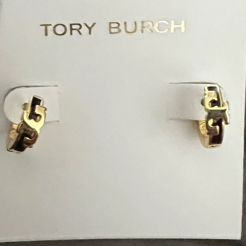Designers Brands For Customers That Love To Wear Casual and Elegant Accessories;